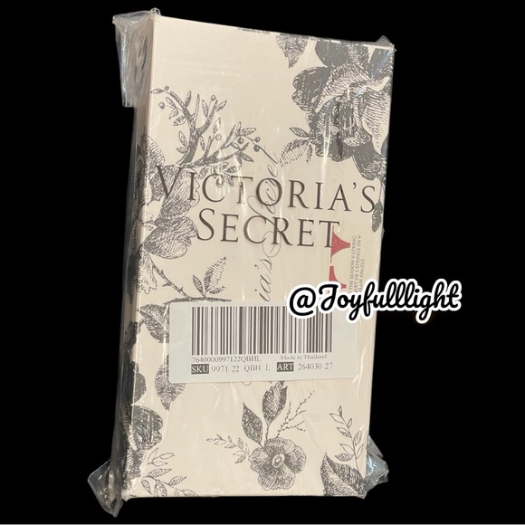 VS DREAM ANGELS 3-Pack Festive V-String Panties - Picture 7 of 13